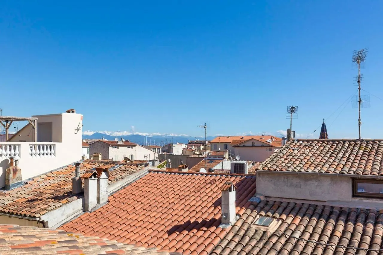 Logement Atypique Dans La Rue Fourmilliere Antibes France