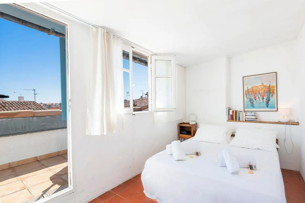 Logement Atypique Dans La Rue Fourmilliere Antibes