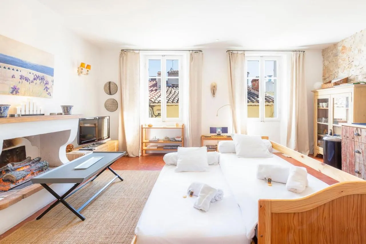 Apartment Logement Atypique Dans La Rue Fourmilliere Antibes France