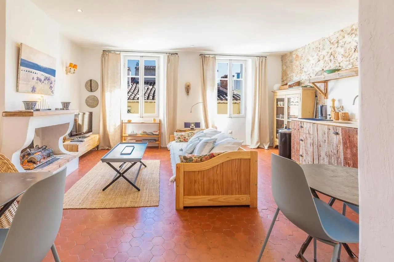 Logement Atypique Dans La Rue Fourmilliere Antibes 0*,  France