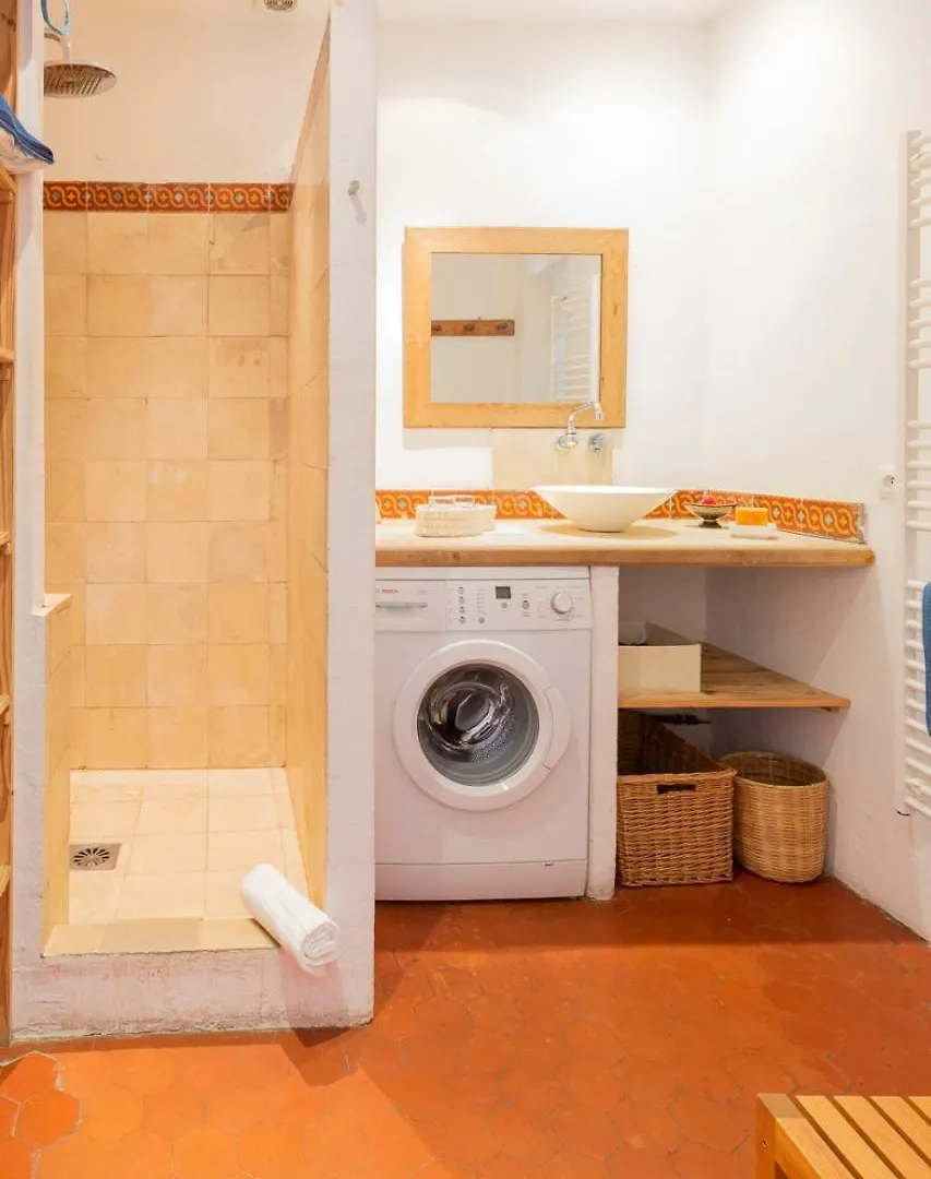 Logement Atypique Dans La Rue Fourmilliere Antibes